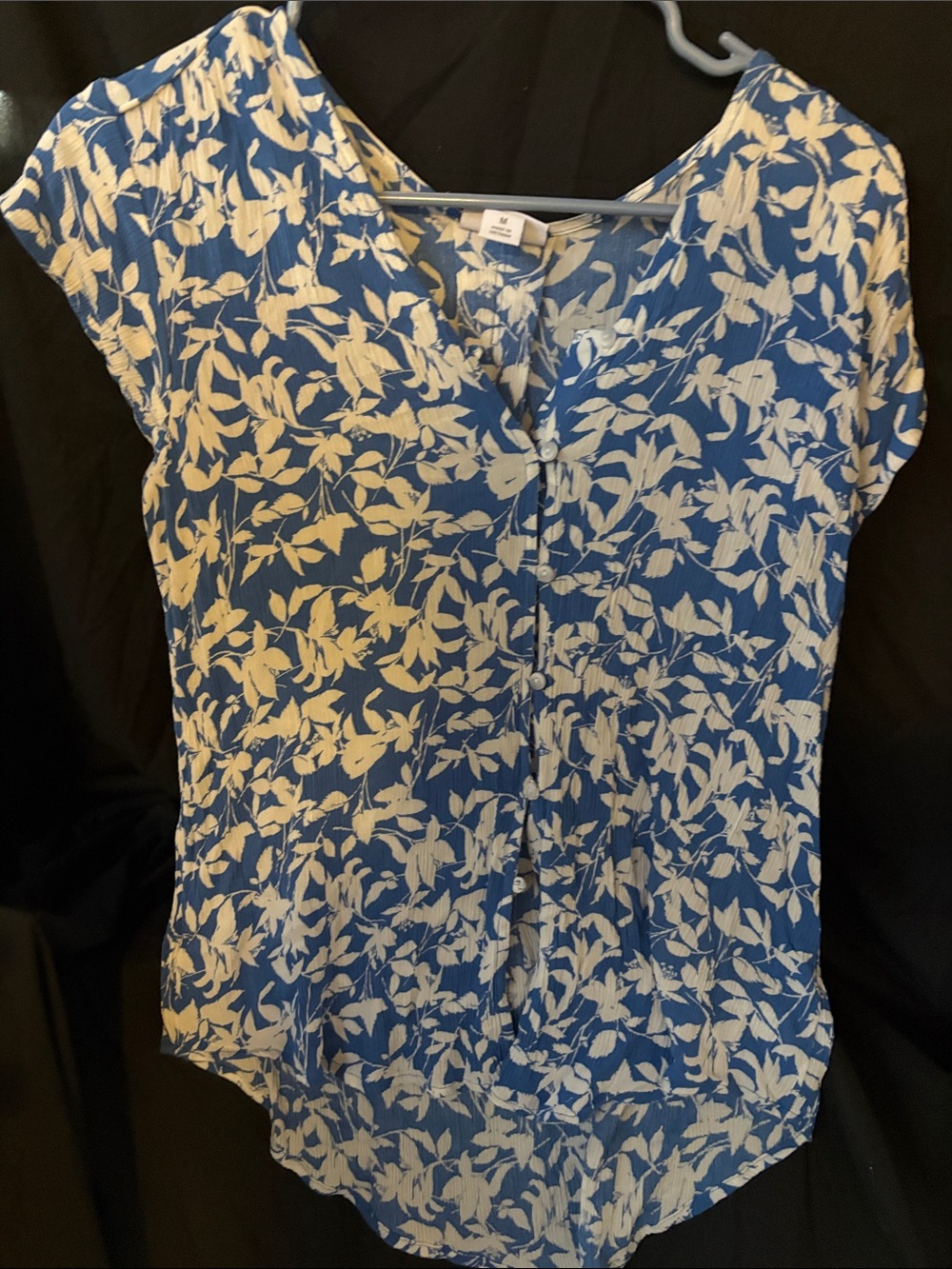 Liz Claiborne Blue and Cream Floral V-Neck Blouse